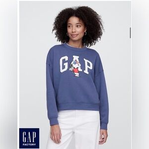 GAP Women's Navy Sweatshirt with Snoopy Design